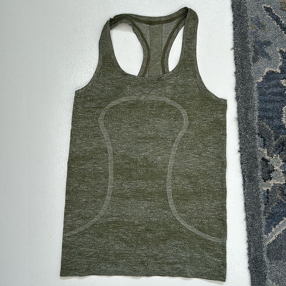 Lululemon tank top